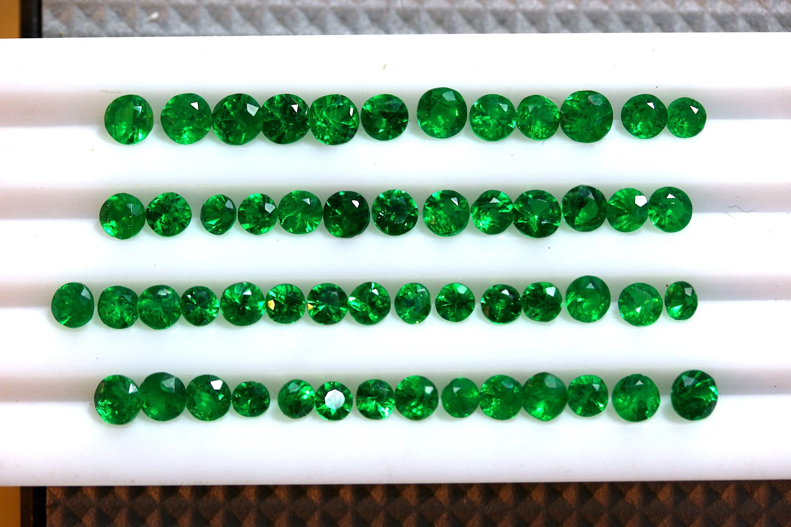 10 carats Round Emerald Green Loose Tsavorite Garnets