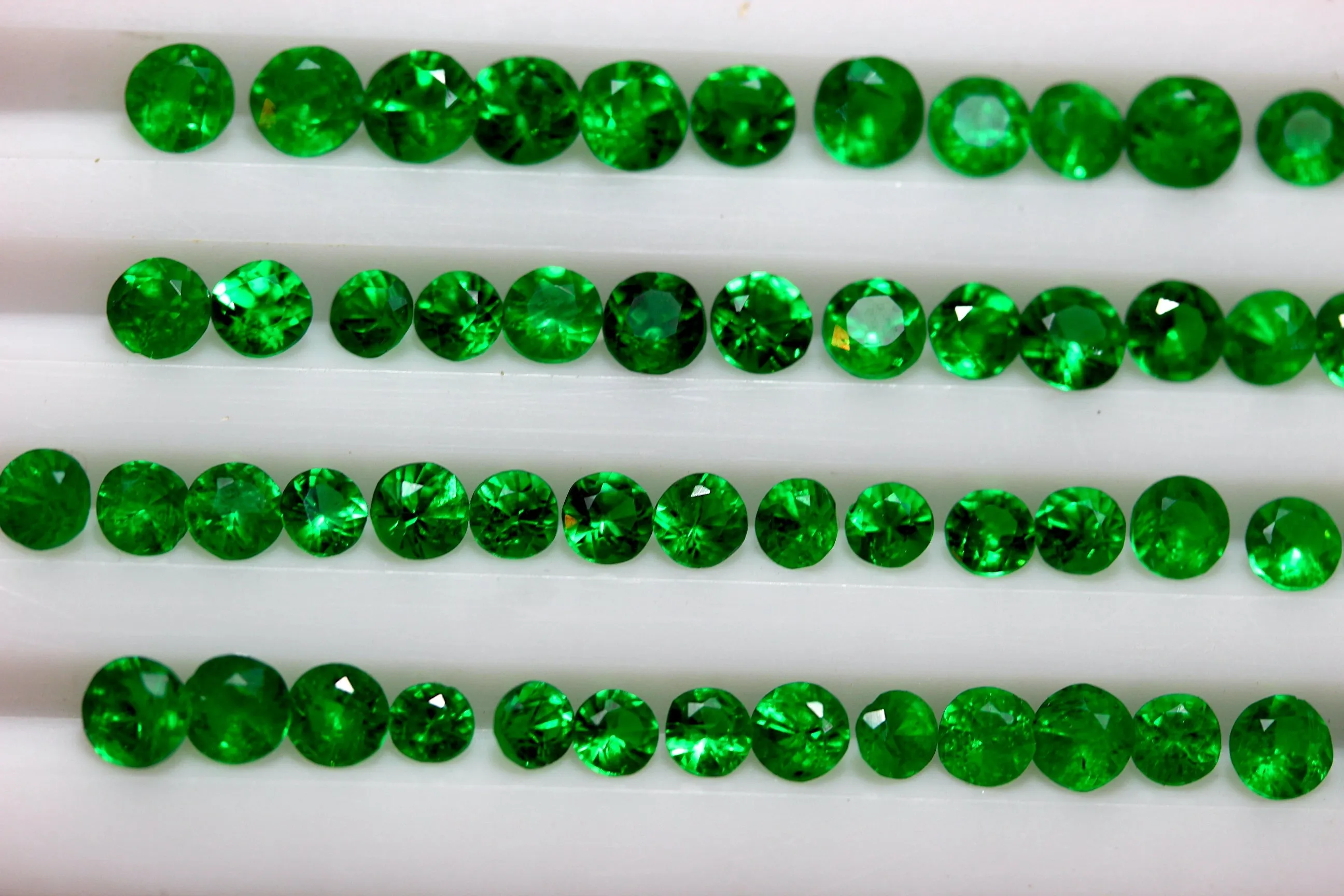 10 carats Round Emerald Green Loose Tsavorite Garnets