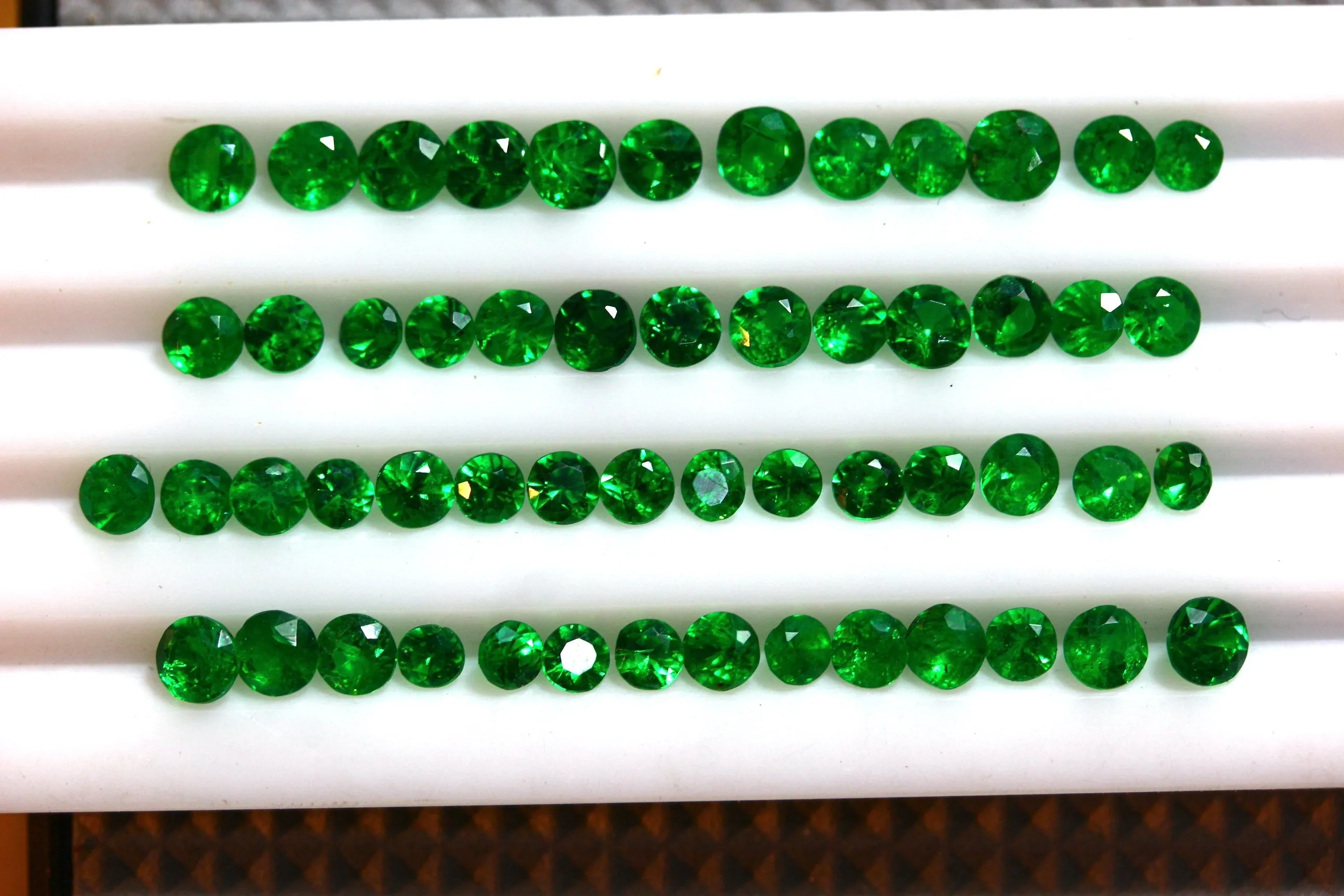 10 carats Round Emerald Green Loose Tsavorite Garnets