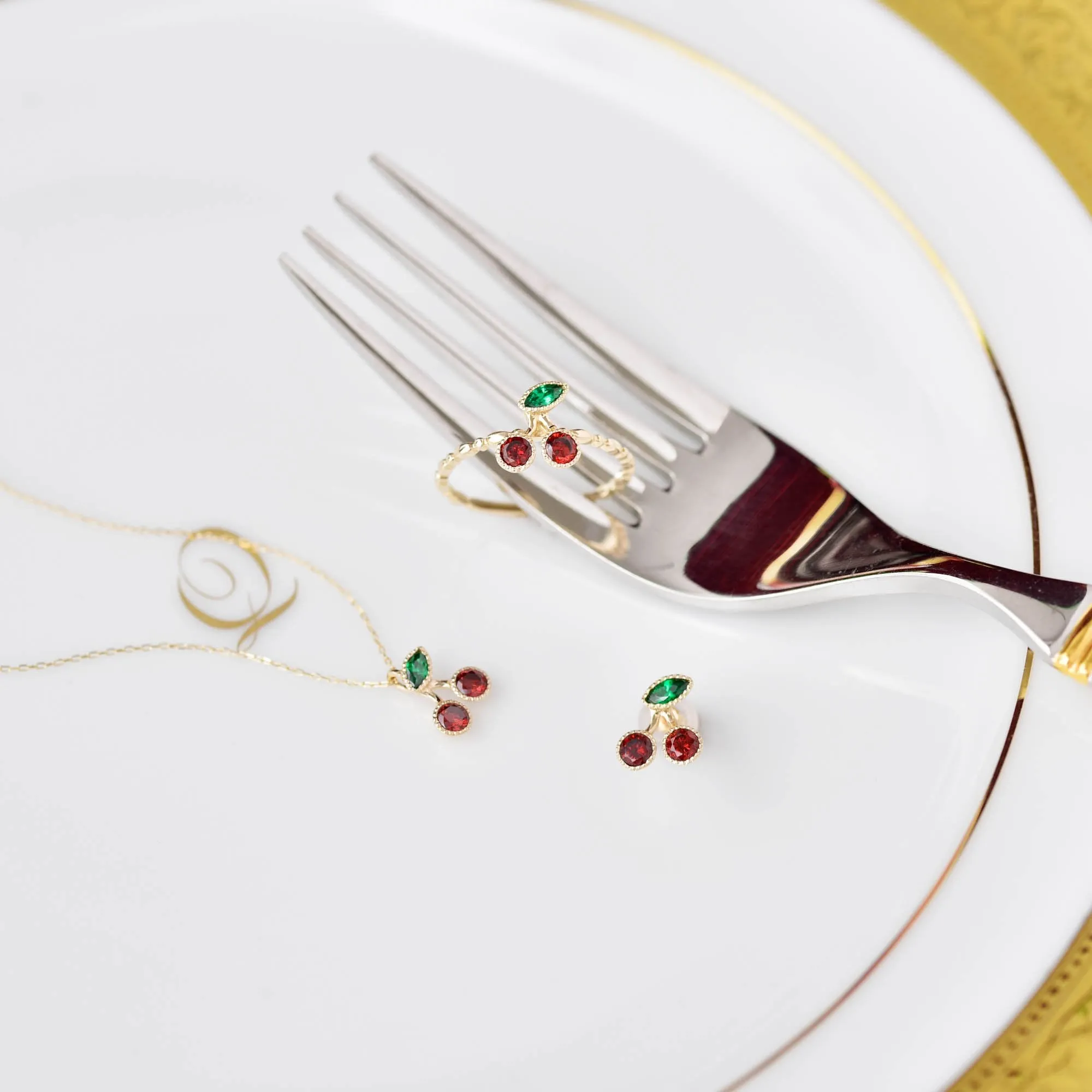 【10K Yellow Gold】Cherry Necklace【Japan Jewelry】