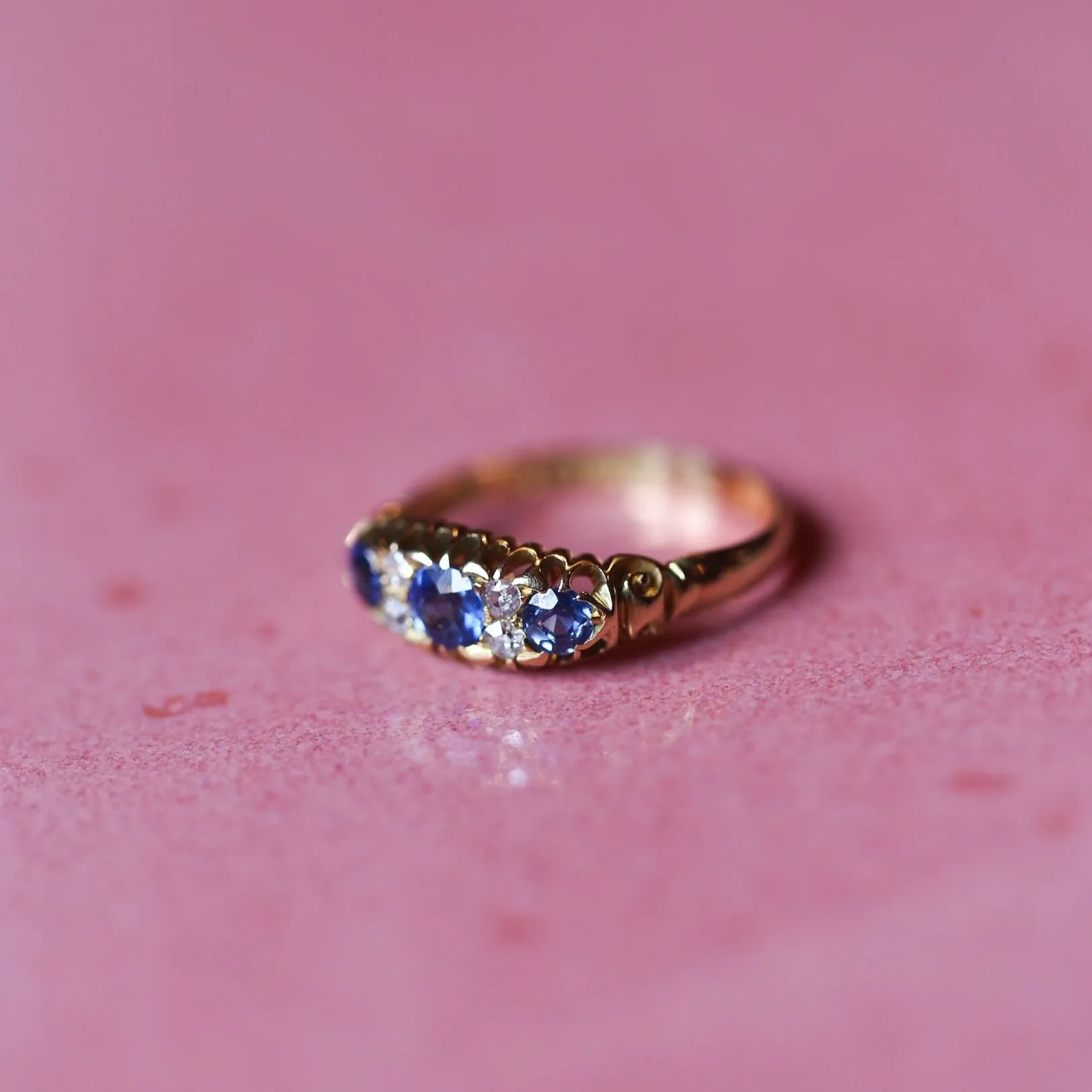 14k Gold Sapphire and Diamond Filigree Pleated Ring