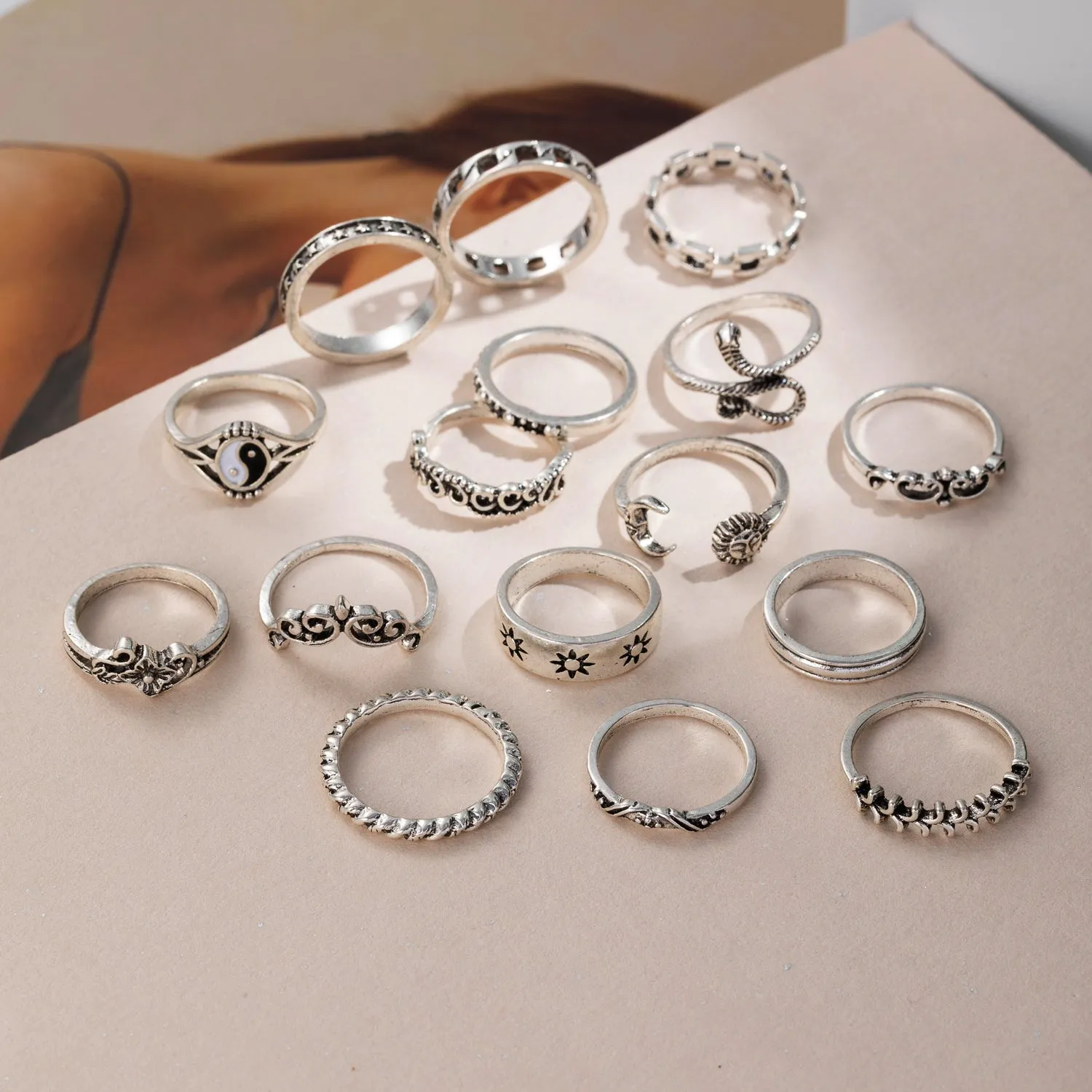 16pcs Hollow Vintage Geometric Snake Ring Set for Halloween