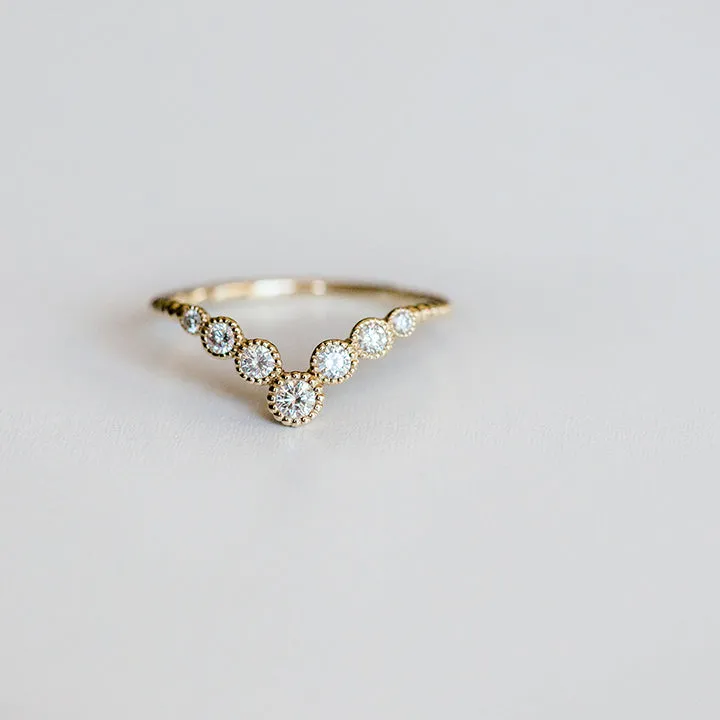 7 Stone Diamond Graduated Milgrain Bezel V Band