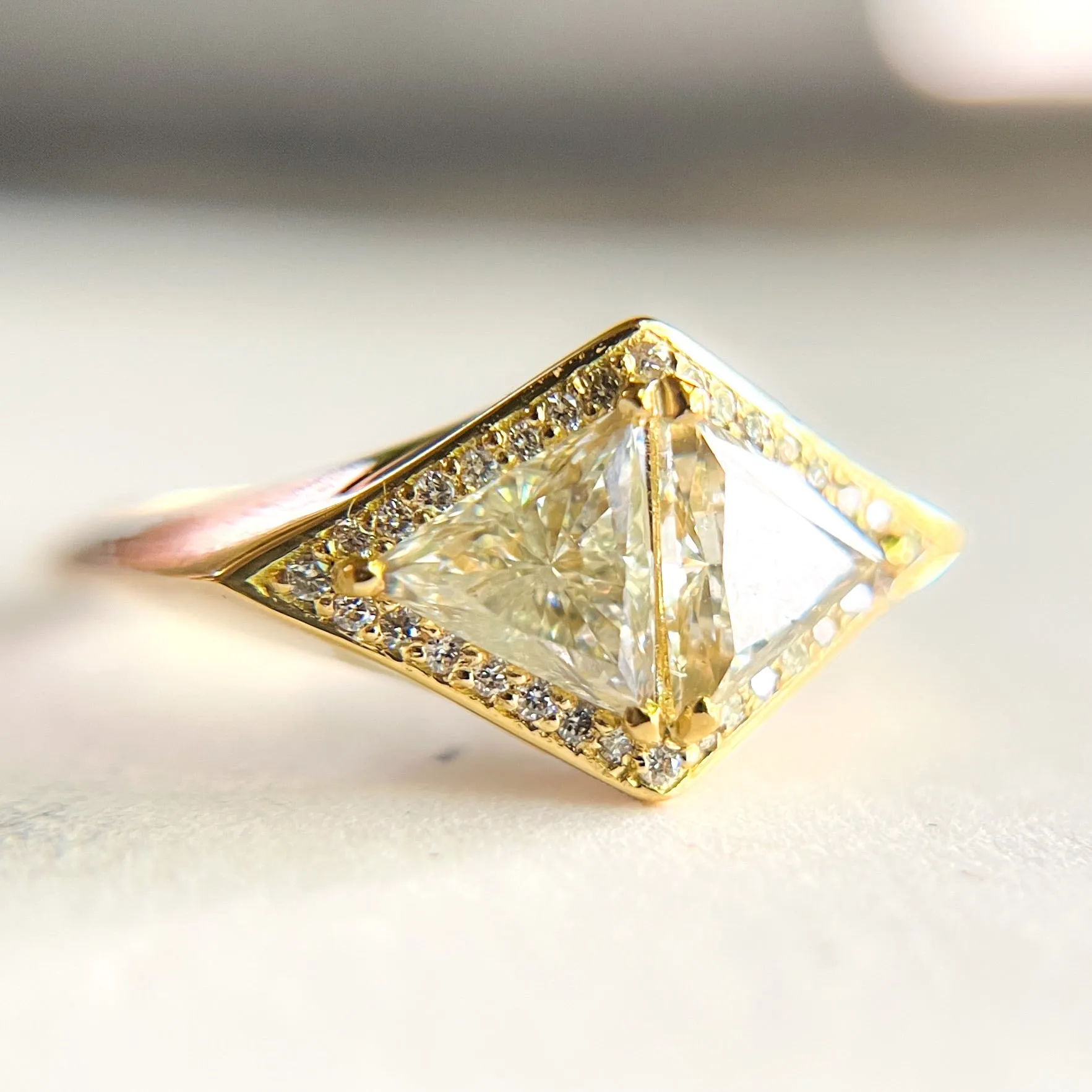 .95ct Petite Brilliant Divya