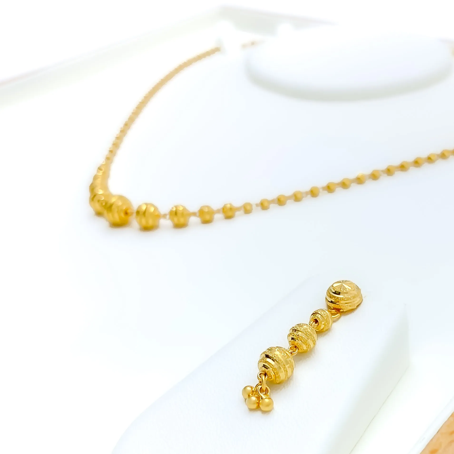 Chic Timeless Striped 22k Gold Lara Necklace Set