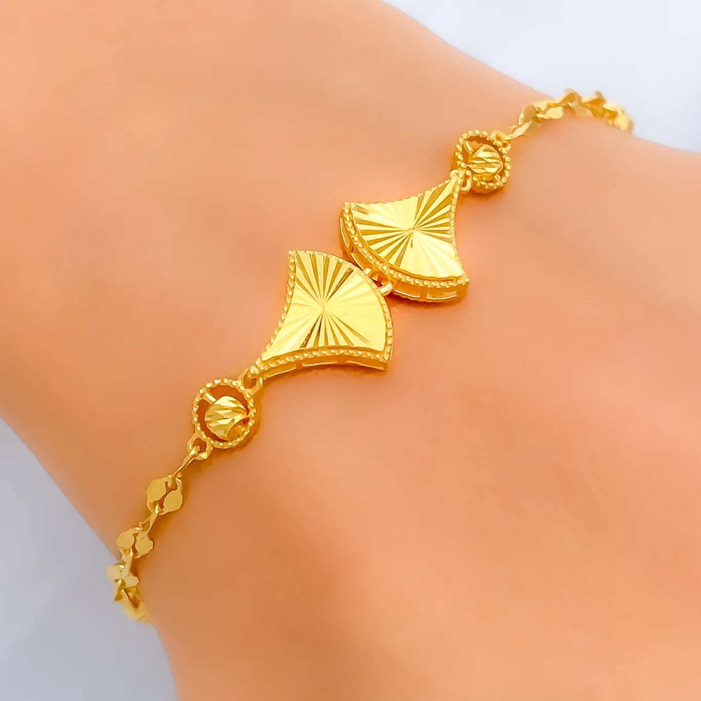 Elegant Attractive 21k Gold Bracelet