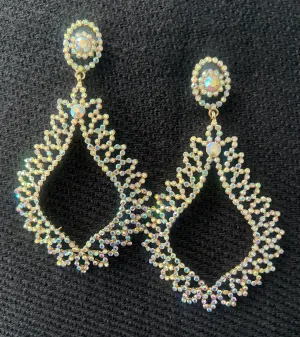 Elegant White Sparkly Earrings – Timeless Glamour