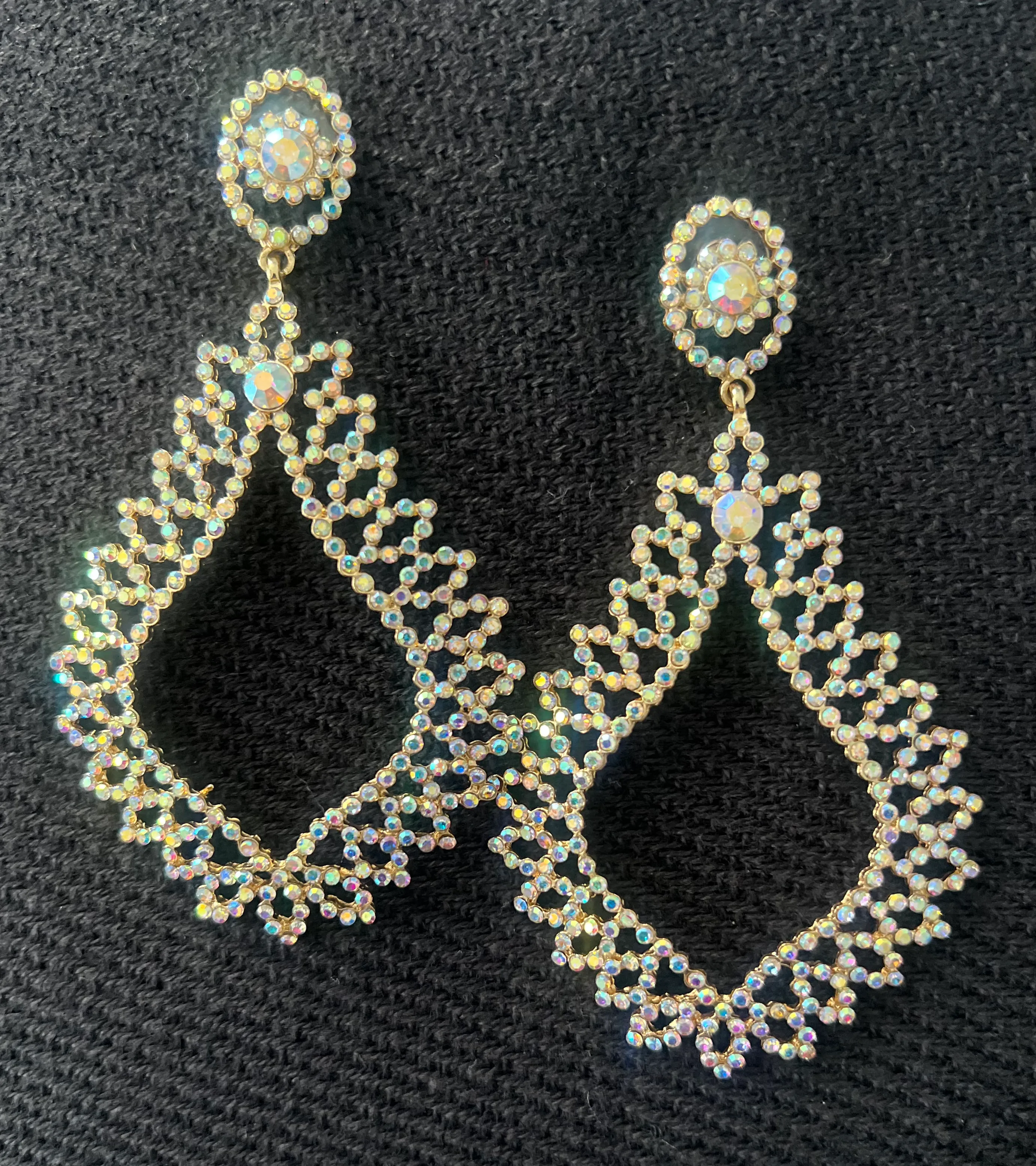 Elegant White Sparkly Earrings – Timeless Glamour