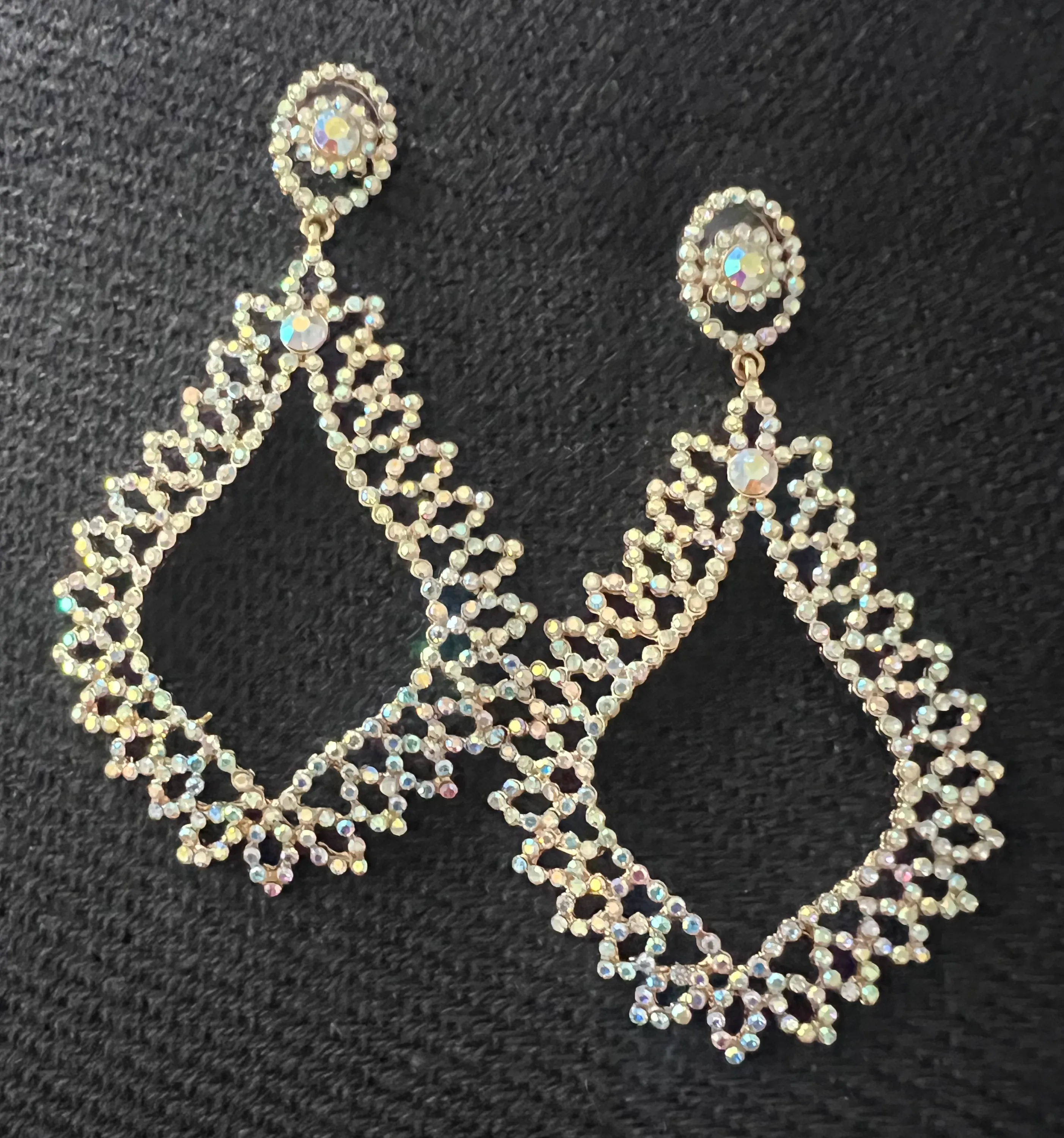 Elegant White Sparkly Earrings – Timeless Glamour