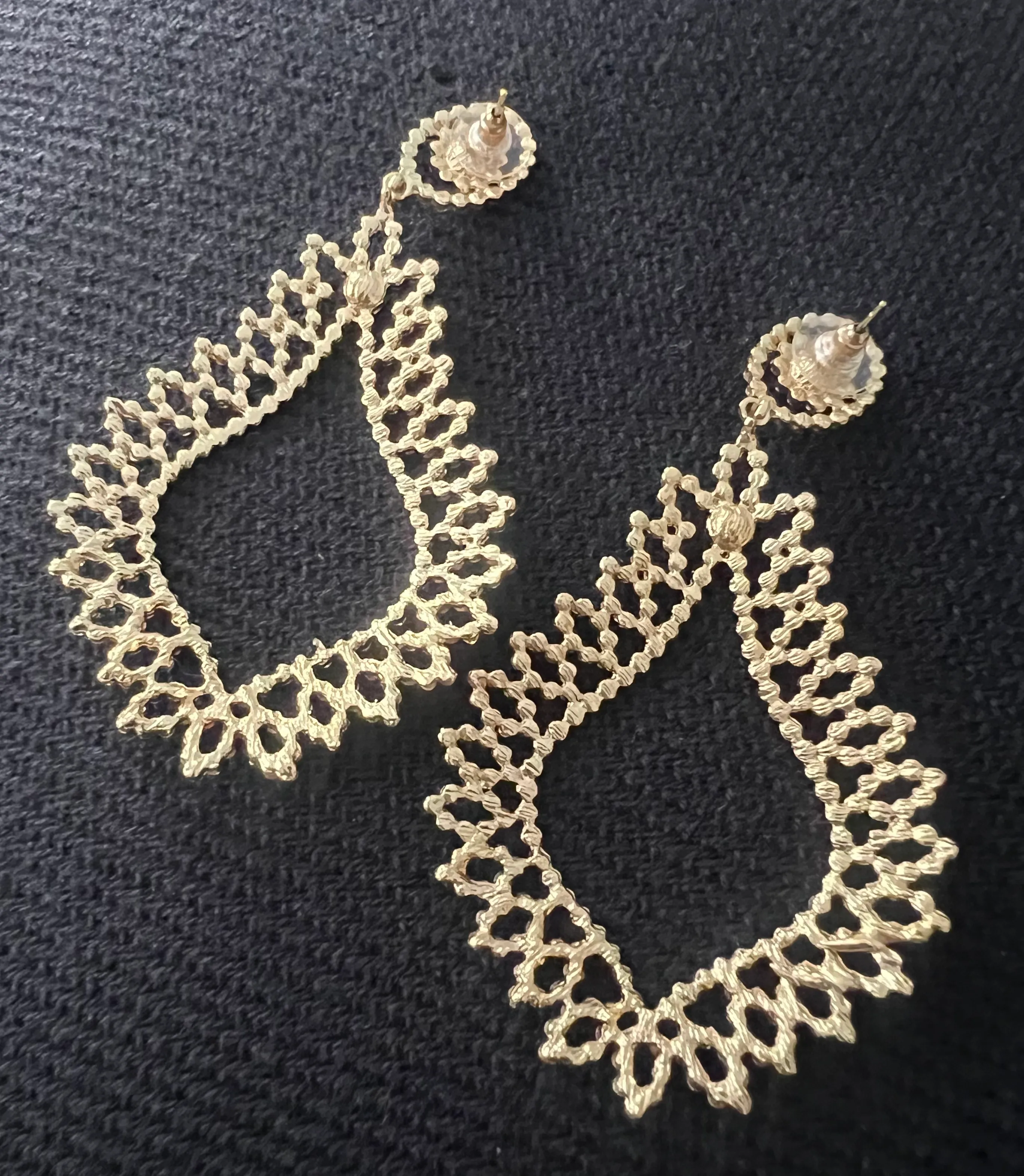 Elegant White Sparkly Earrings – Timeless Glamour