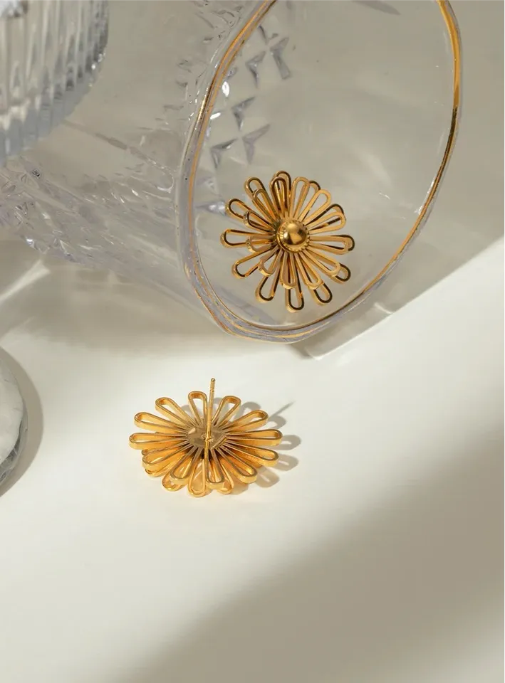 Enchanting Daisy Earring