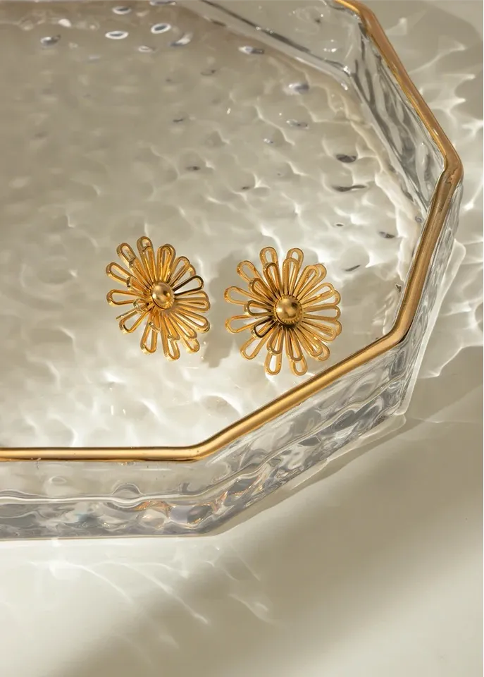 Enchanting Daisy Earring