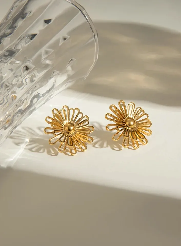Enchanting Daisy Earring