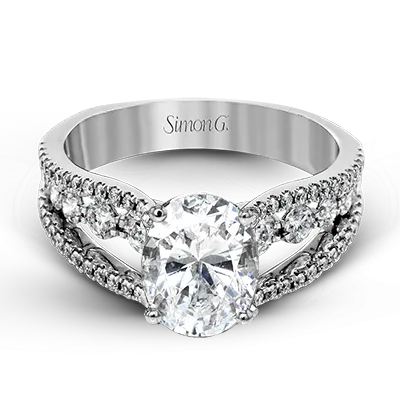 Engagement Ring in 18k Gold with Diamonds