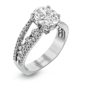 Engagement Ring in 18k Gold with Diamonds