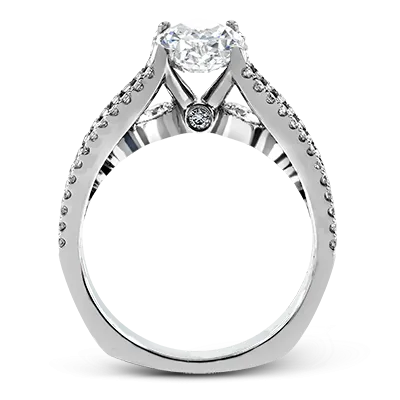 Engagement Ring in 18k Gold with Diamonds