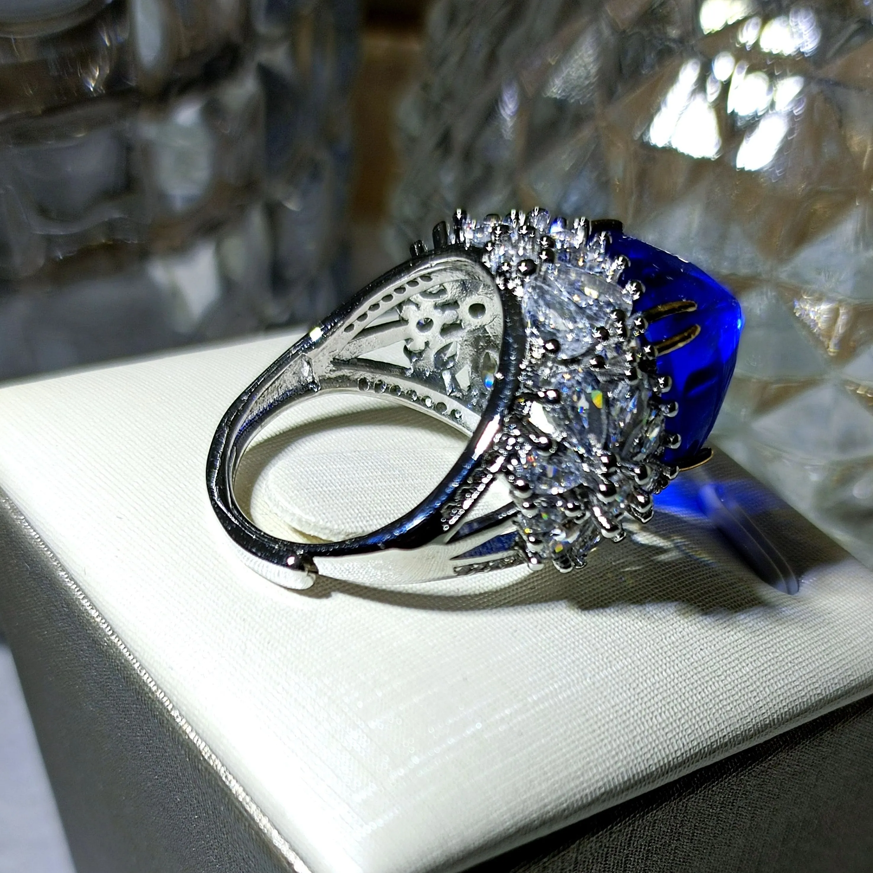 Excellent Blue Sapphire Sugar Loaf Cut Stone Statement Rings with Floral Band