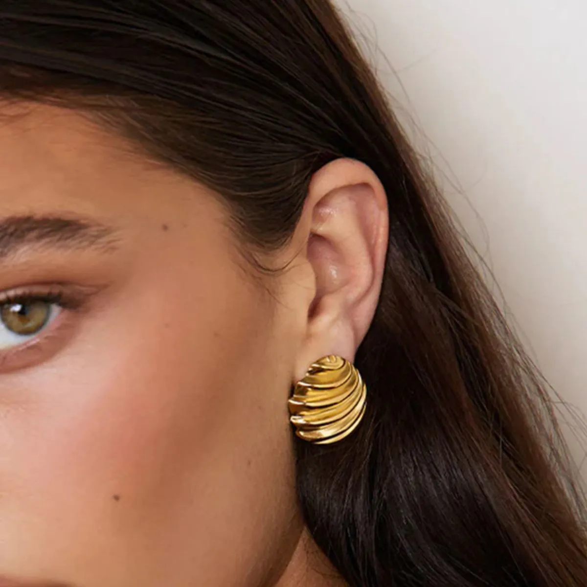 Gold-Plated Shell Stud Earrings - Timeless Coastal Elegance