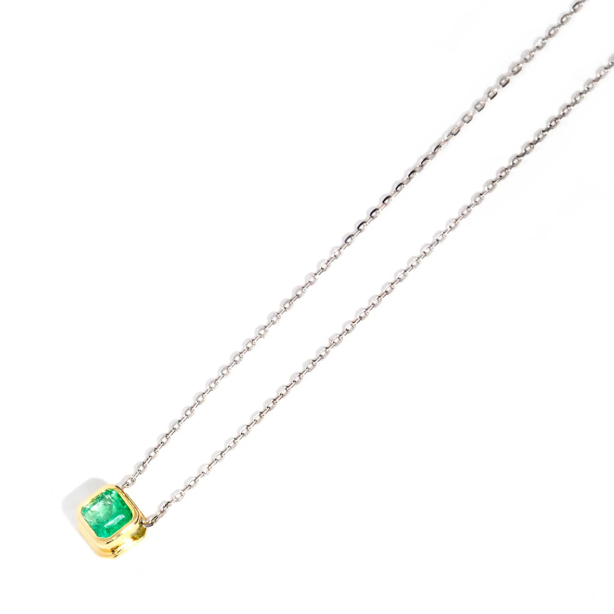 Kyria 1980s Emerald Pendant & White Gold Chain 9ct Yellow Gold
