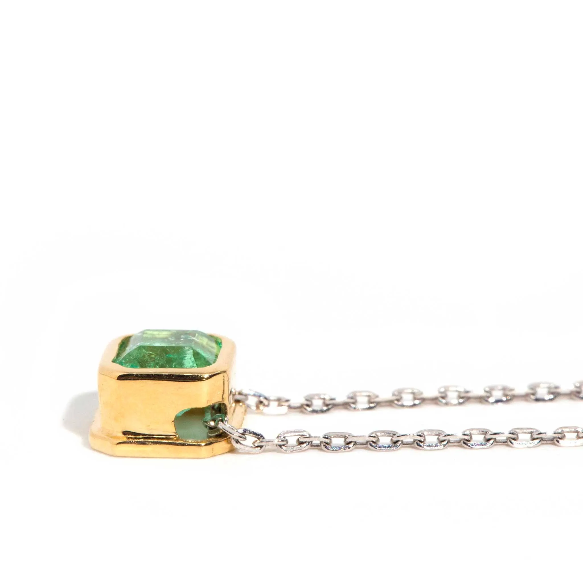 Kyria 1980s Emerald Pendant & White Gold Chain 9ct Yellow Gold