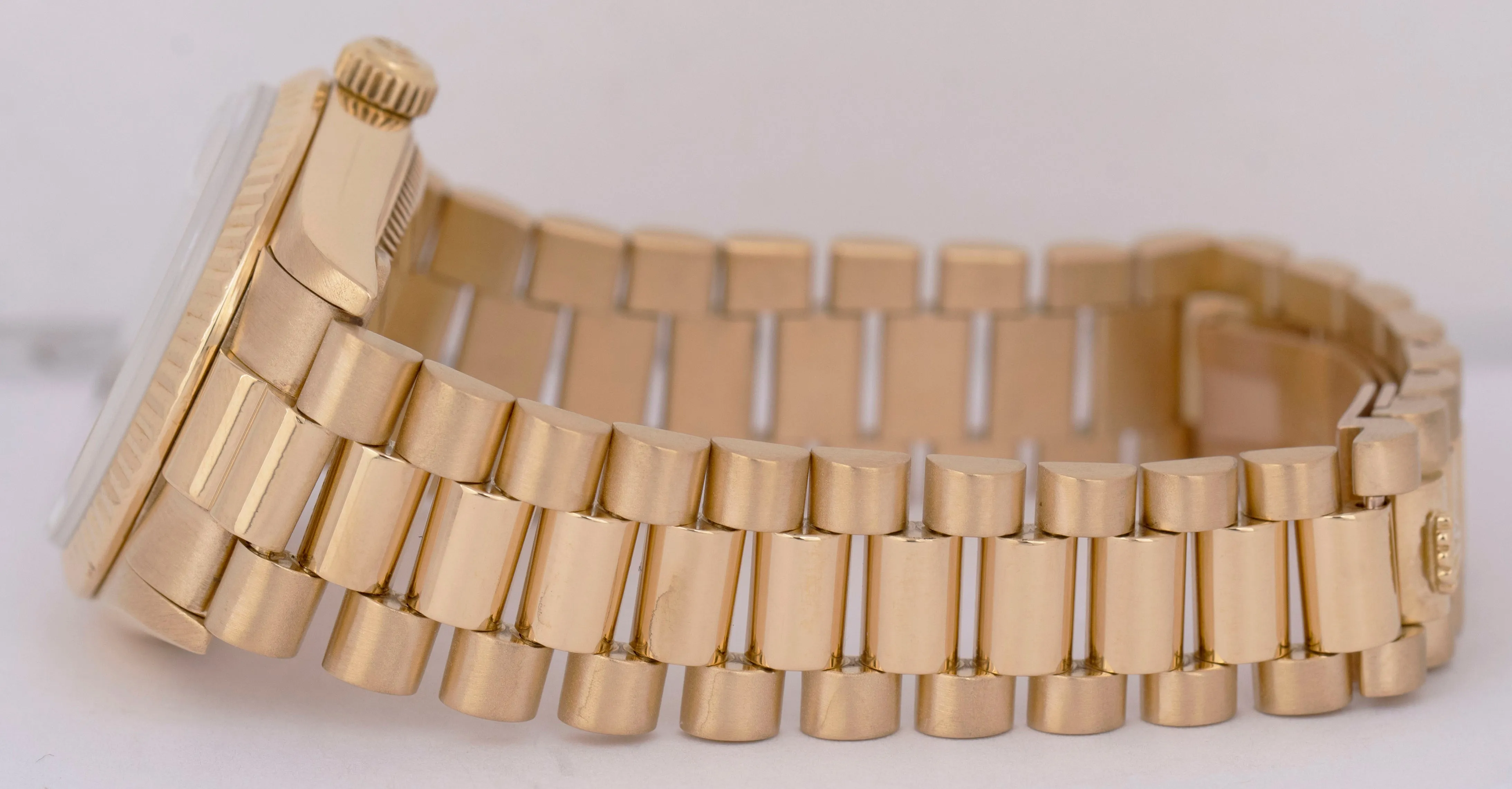 MINT Rolex DateJust President 31mm MOTHER OF PEARL DIAMOND 18K Gold Fluted 68278