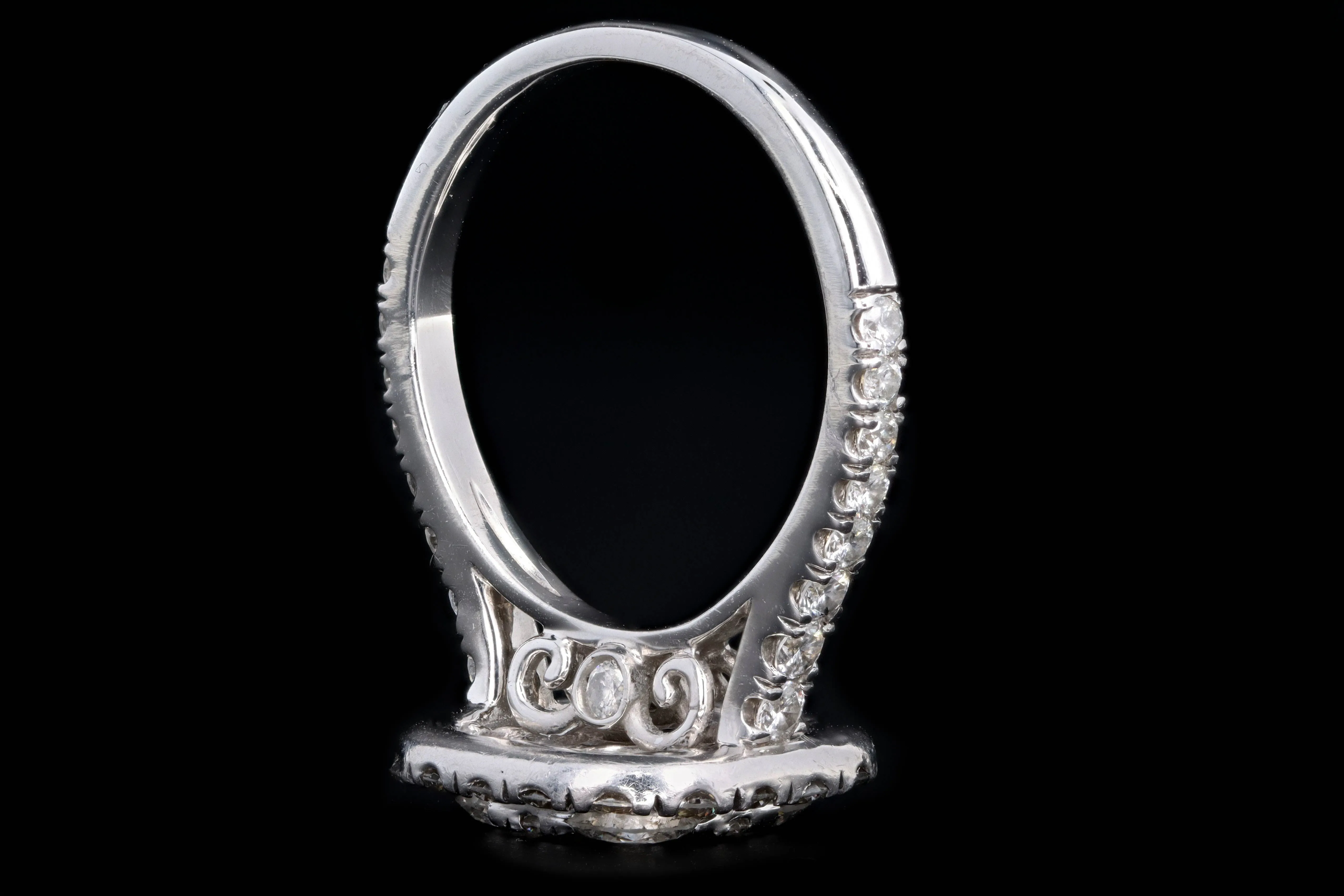 Modern 14K White Gold 2 Carat Round Brilliant Cut Diamond Cluster Ring
