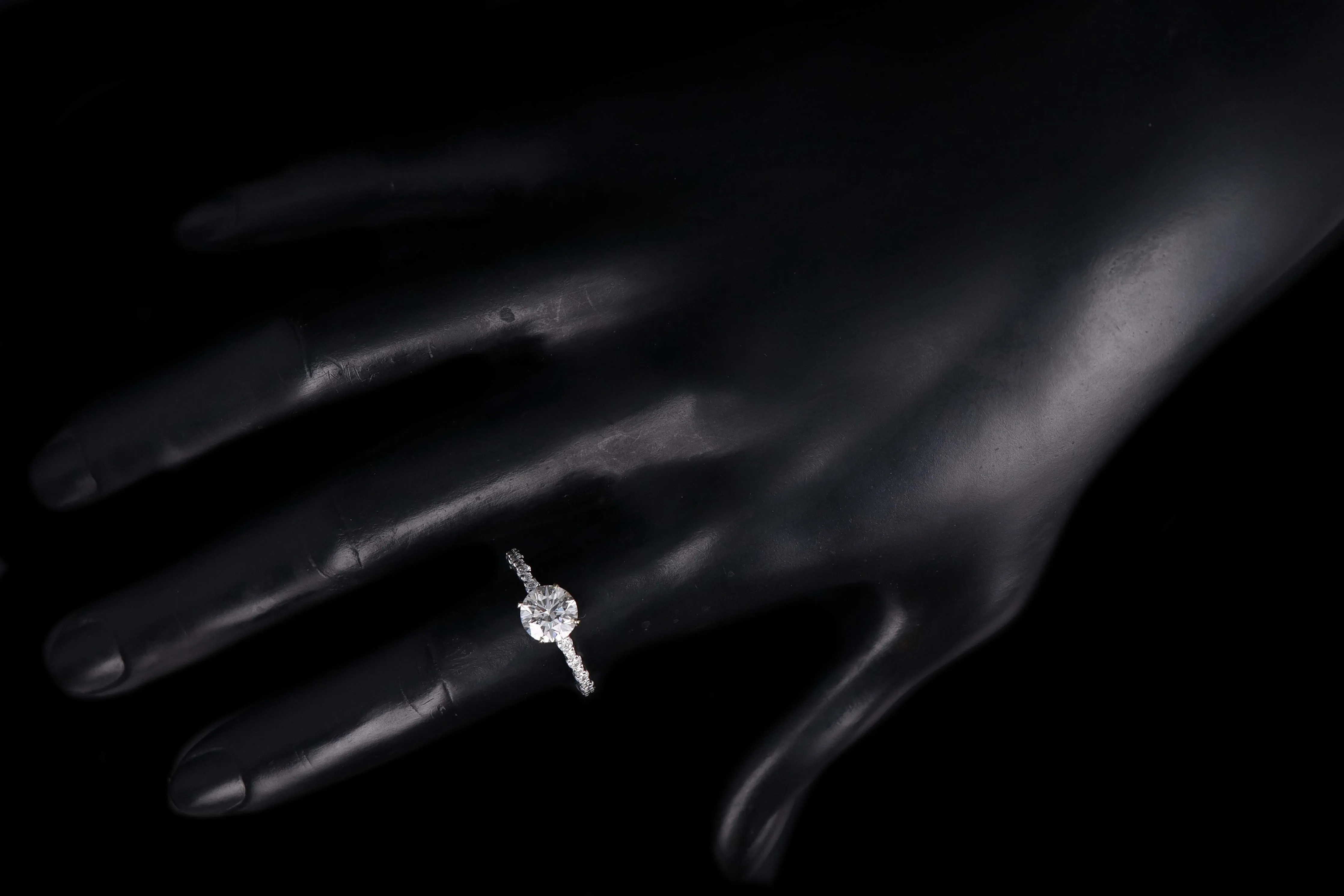 Modern 18K White Gold 1.36 Carat Round Brilliant Diamond Engagement Ring GIA Certified