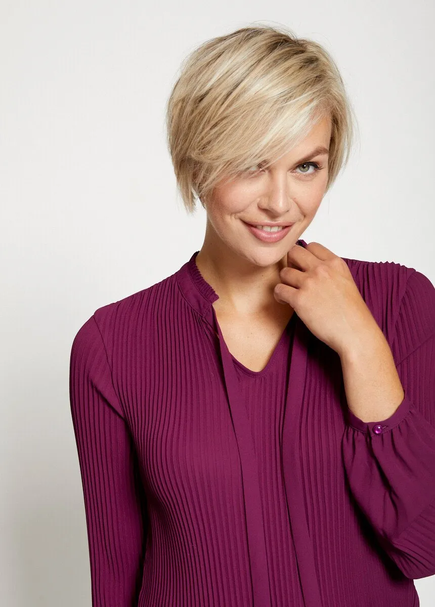 Pleated blouse with frilly collar