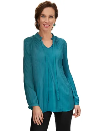 Pleated blouse with frilly collar