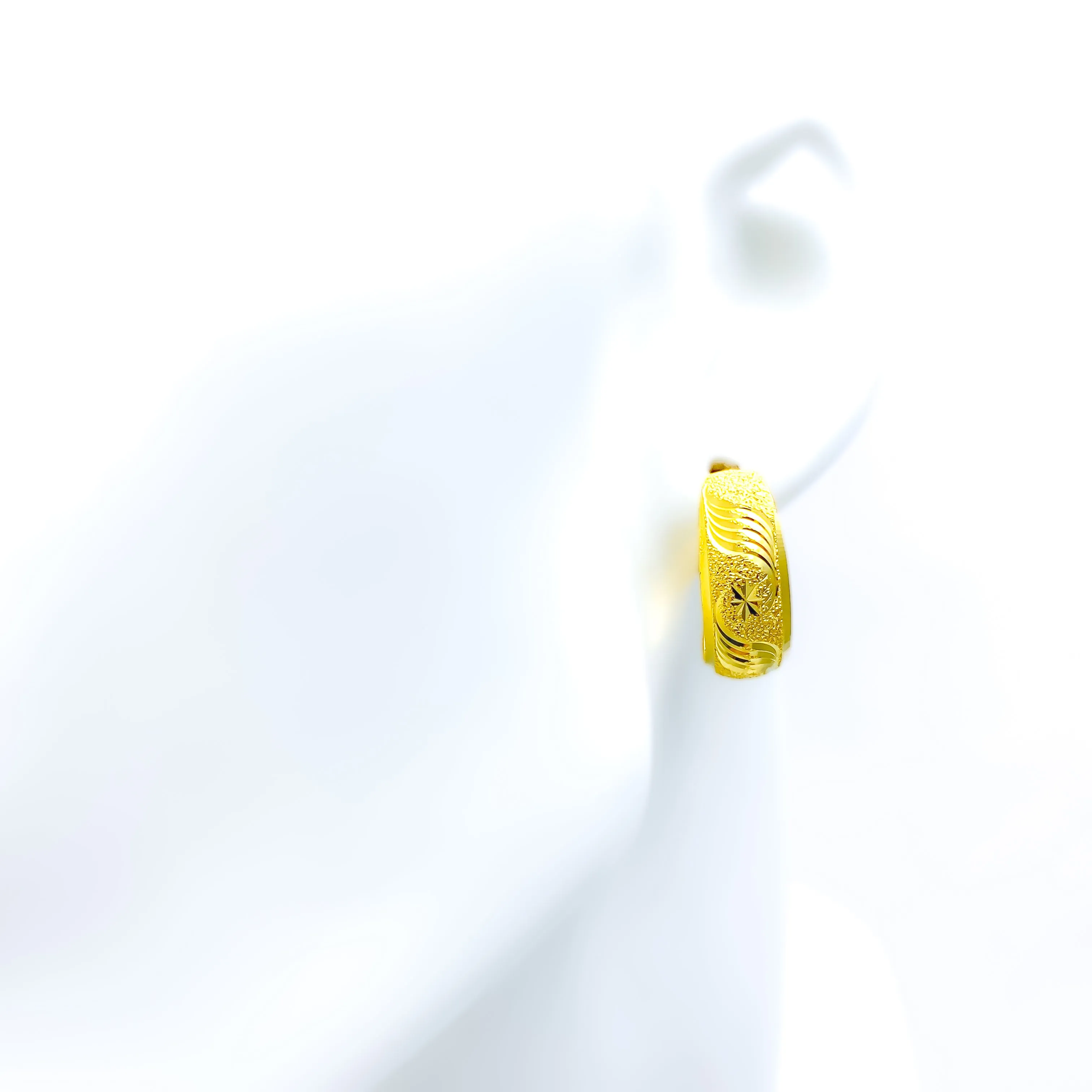 Refined Lovely 22k Gold Bali