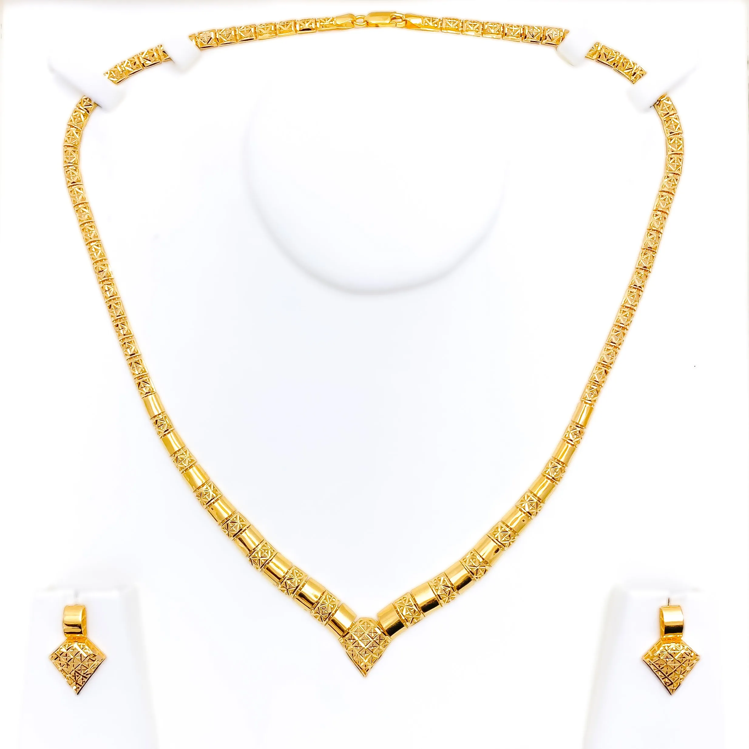 Reflective Refined 22K Gold Necklace Set