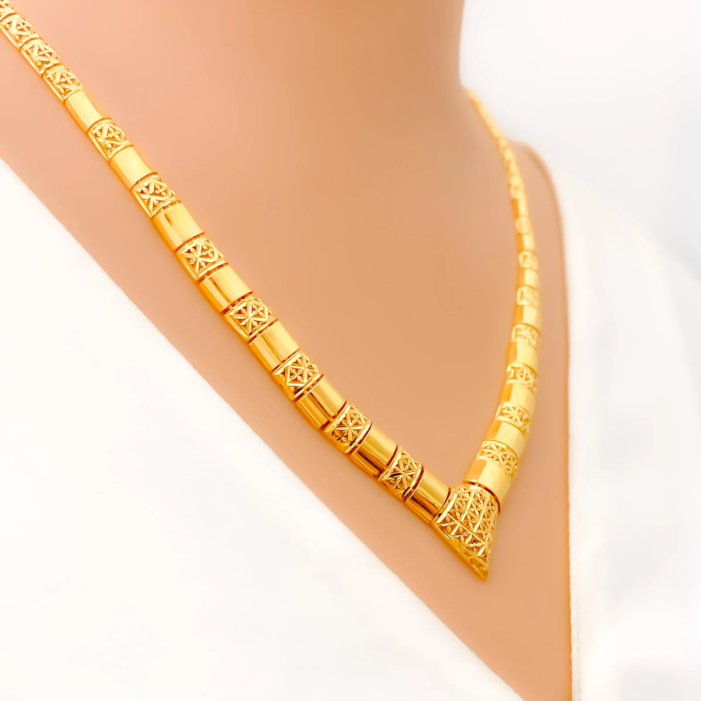 Reflective Refined 22K Gold Necklace Set