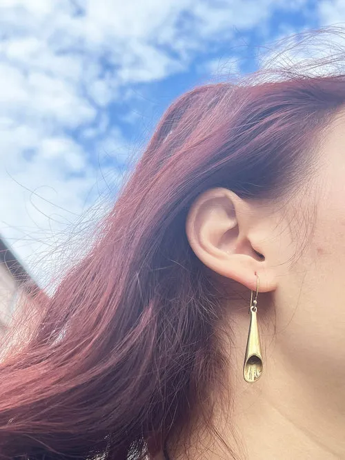 Timeless Flute Earrings in Gold and Silver Finish - Elegant Design, Hypoallergenic Material, 6cm and 9cm Lengths