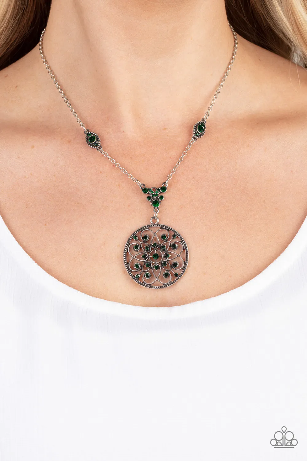 TIMELESS Traveler - Green Necklace