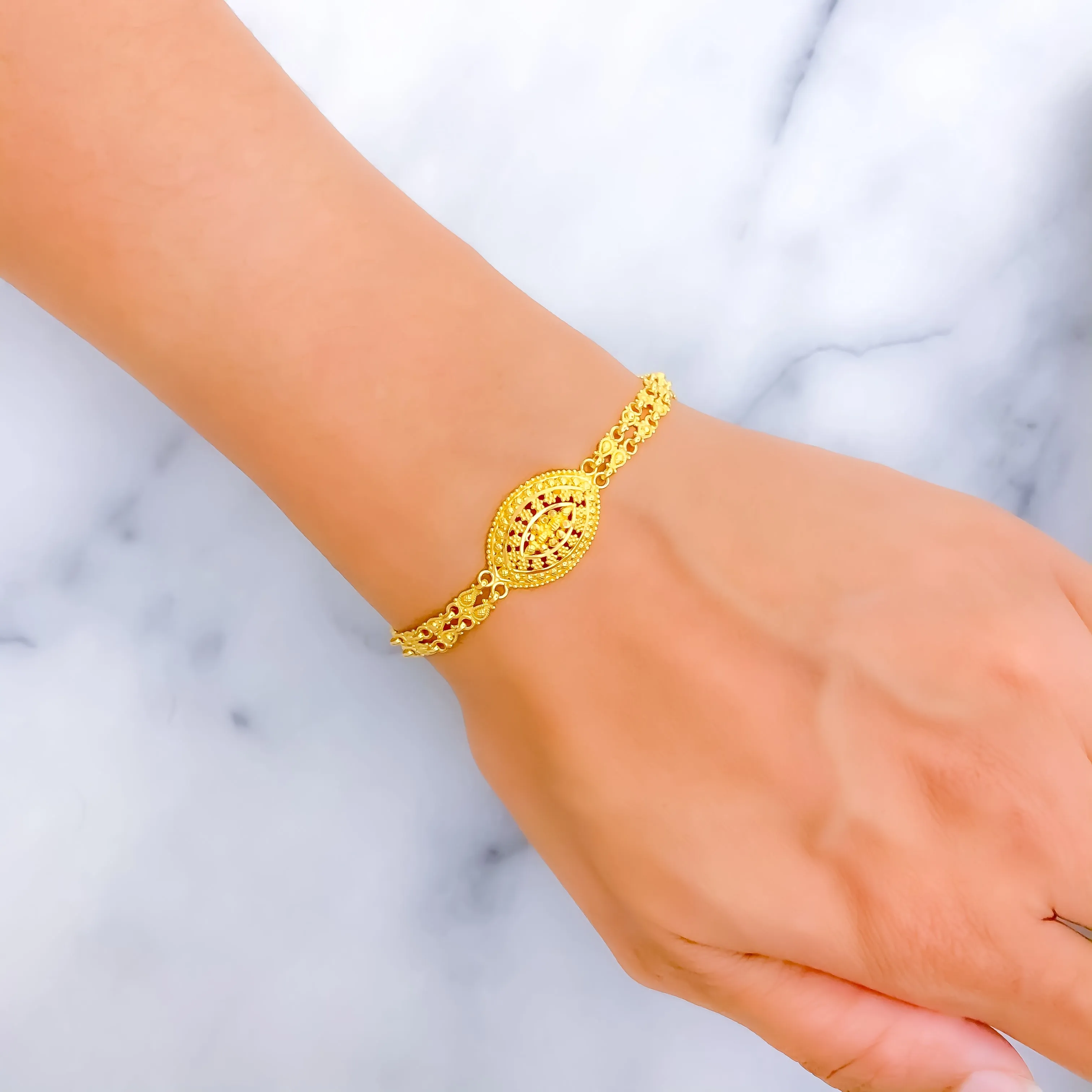 Vibrant Elegant 22k Gold Bracelet