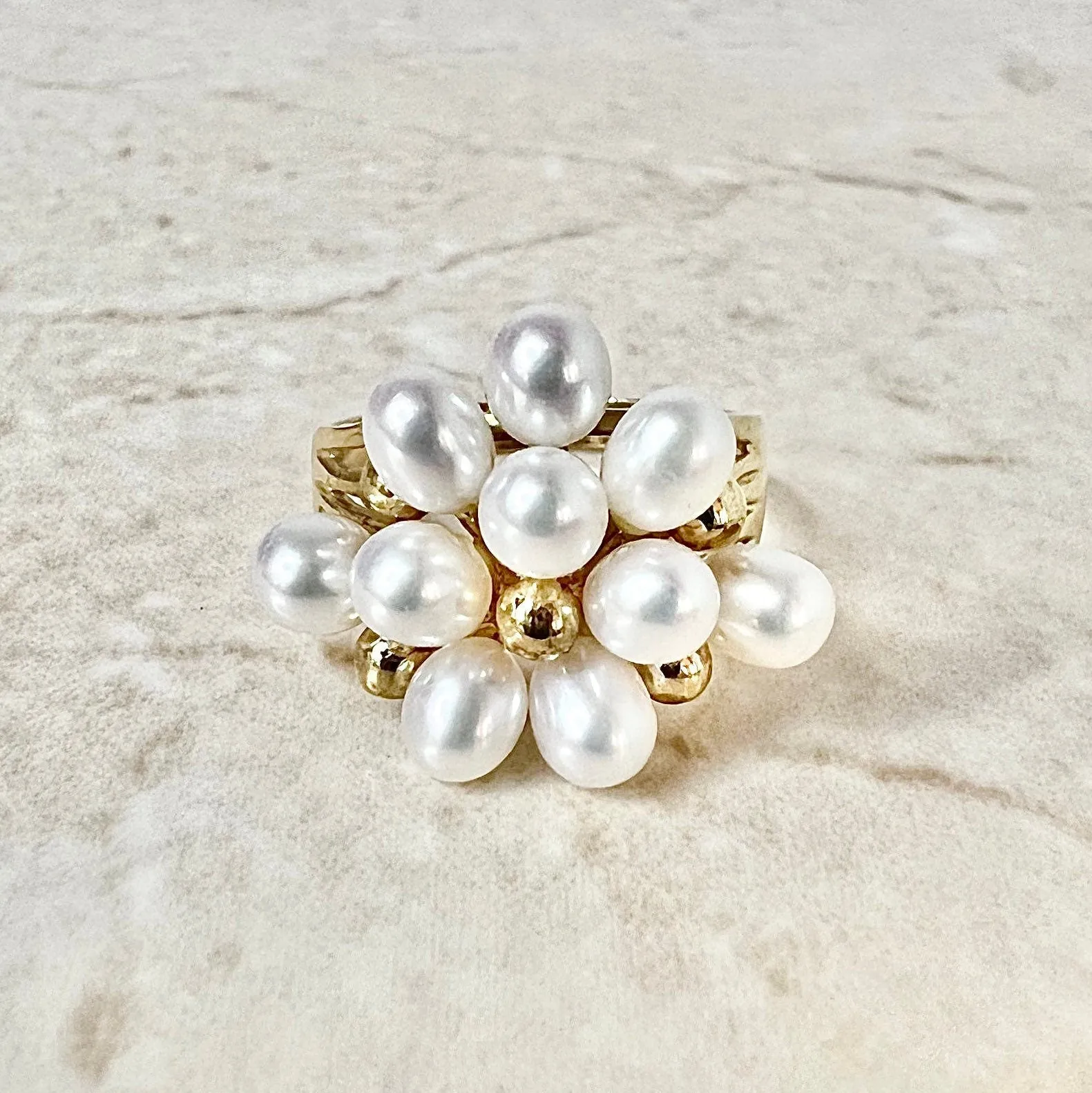 Vintage 18 Karat Yellow Gold White Pearl Ring