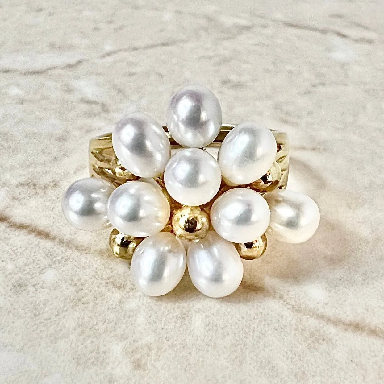 Vintage 18 Karat Yellow Gold White Pearl Ring