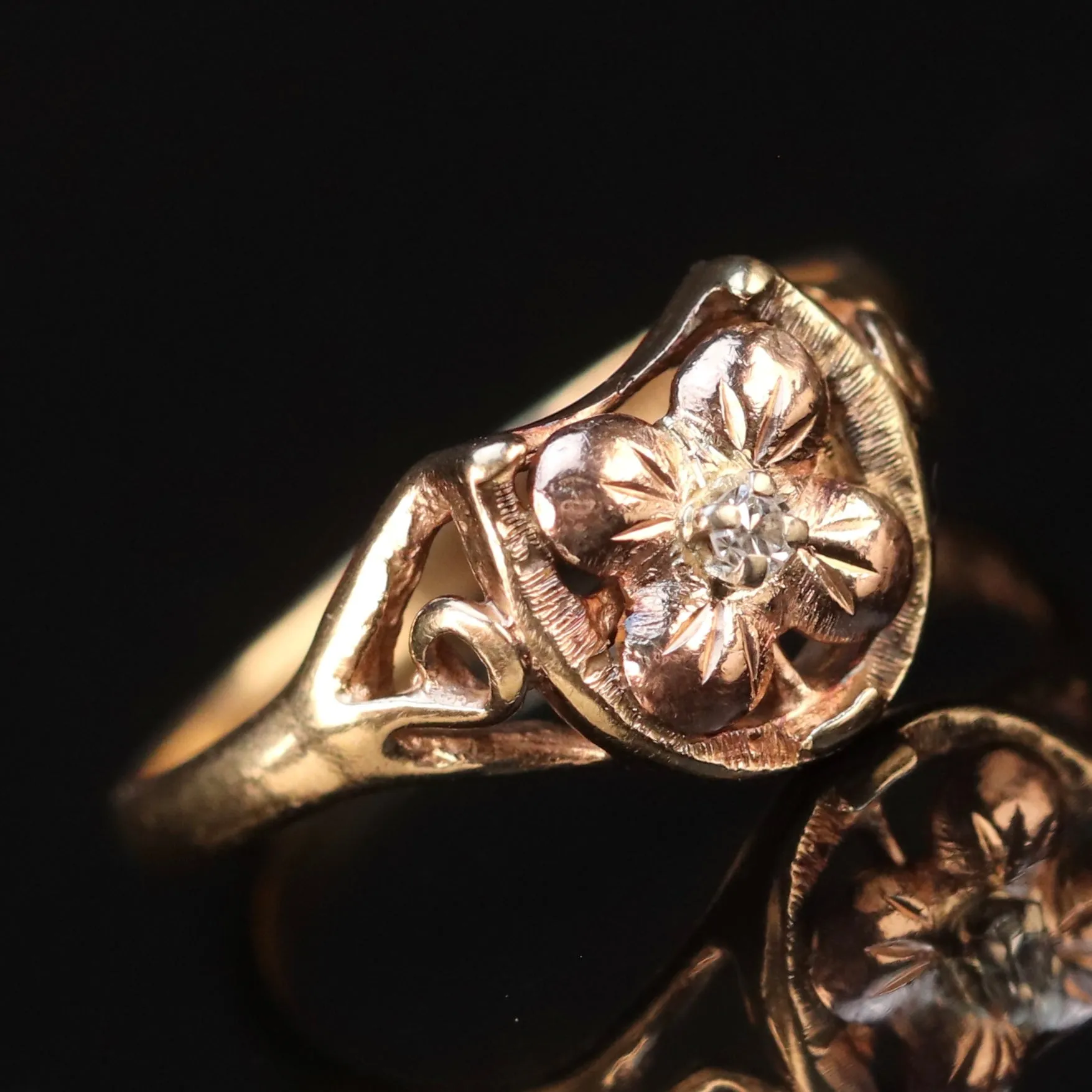 Vintage horseshoe ring in yellow and rose gold