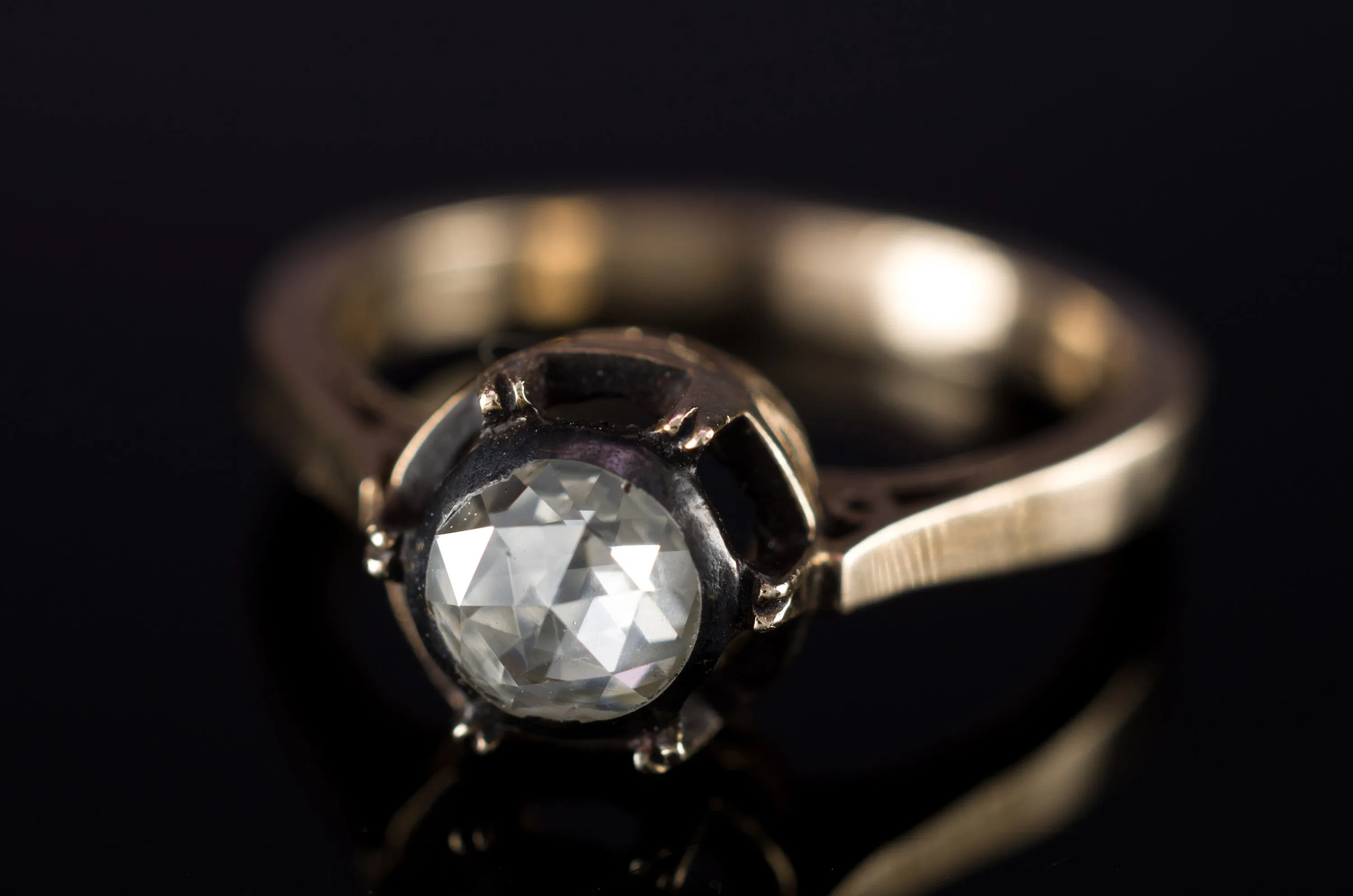 VINTAGE ROSE CUT DIAMOND SOLITAIRE IN GOLD