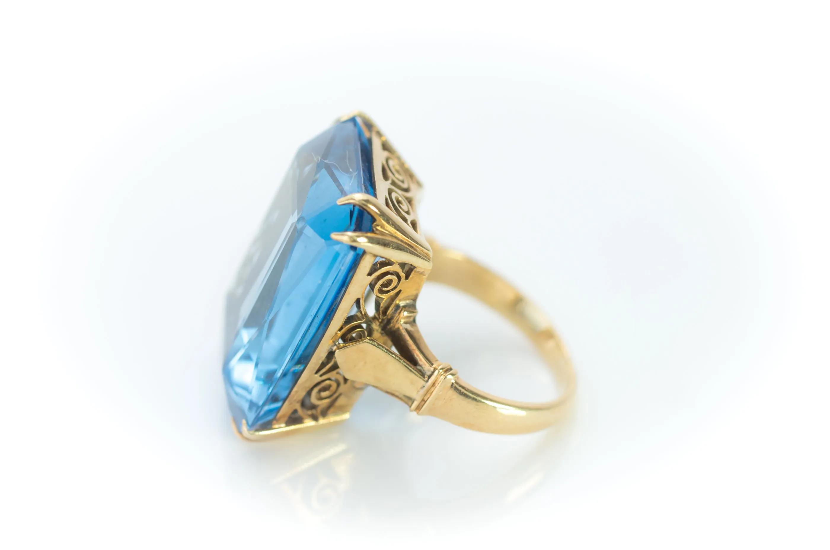 VINTAGE SPINEL 14K GOLD COCKTAIL RING