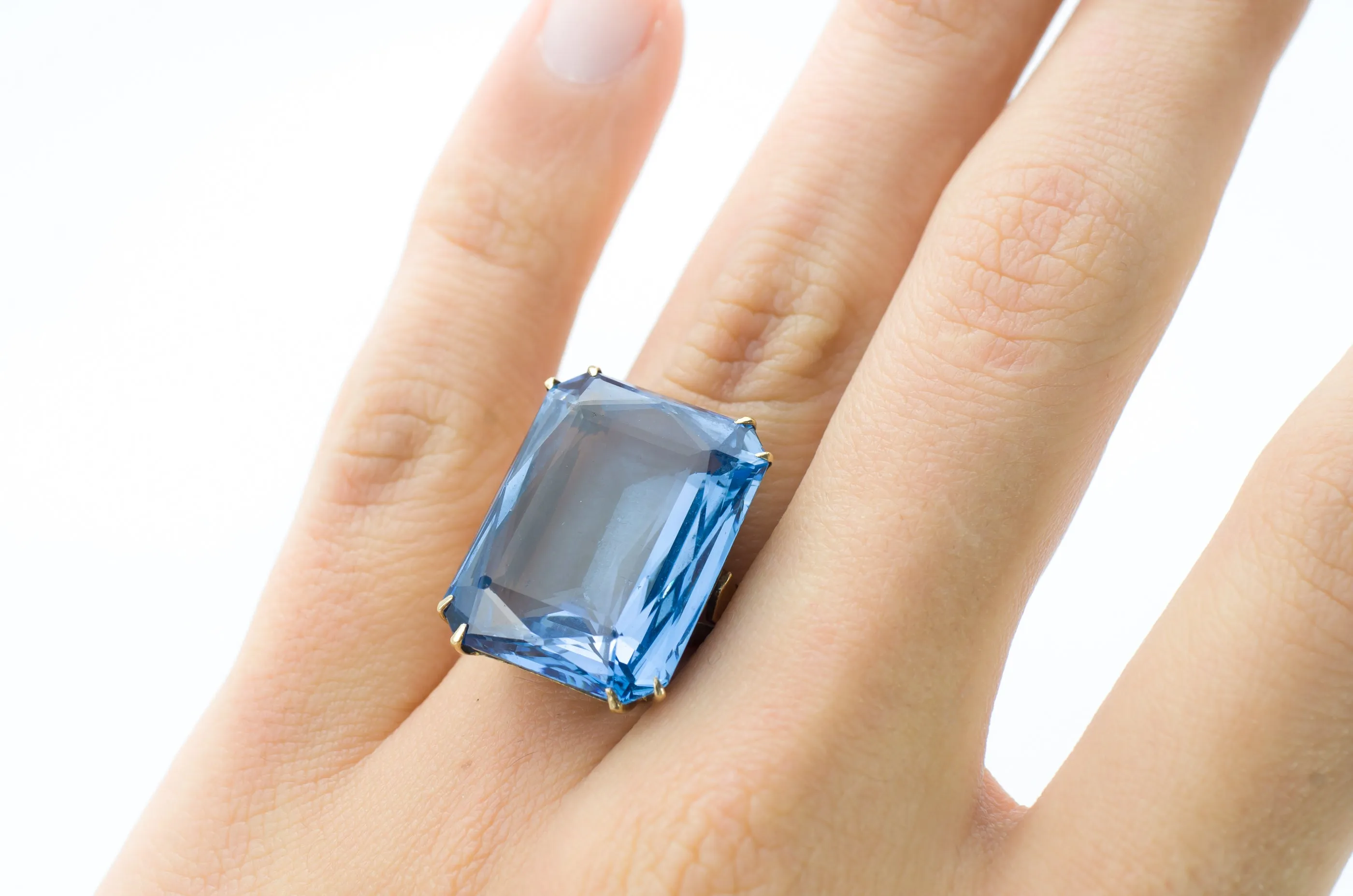 VINTAGE SPINEL 14K GOLD COCKTAIL RING