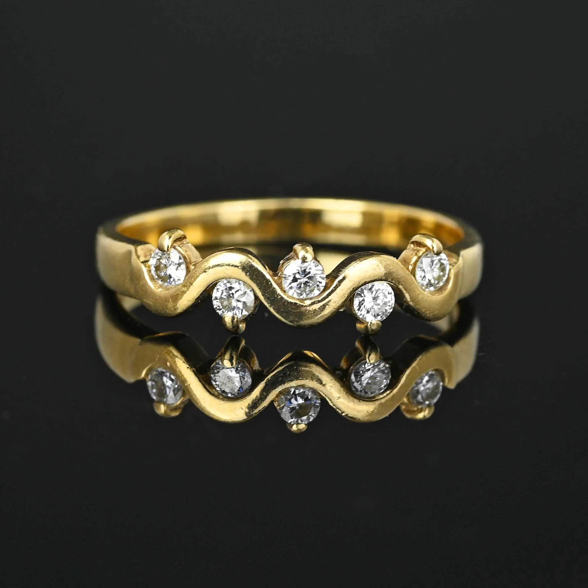 Vintage Zig Zag Diamond Wave Ring in Gold