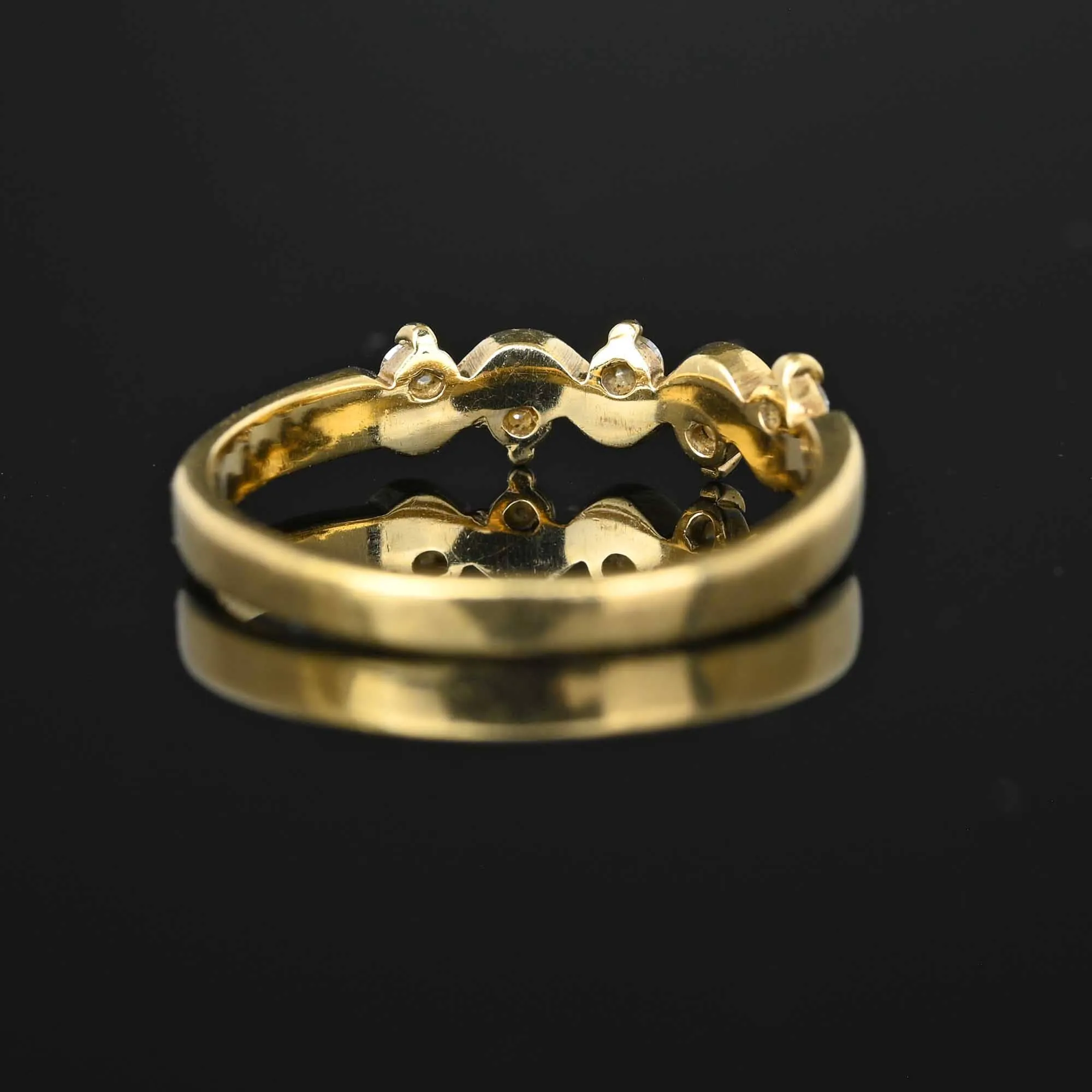 Vintage Zig Zag Diamond Wave Ring in Gold