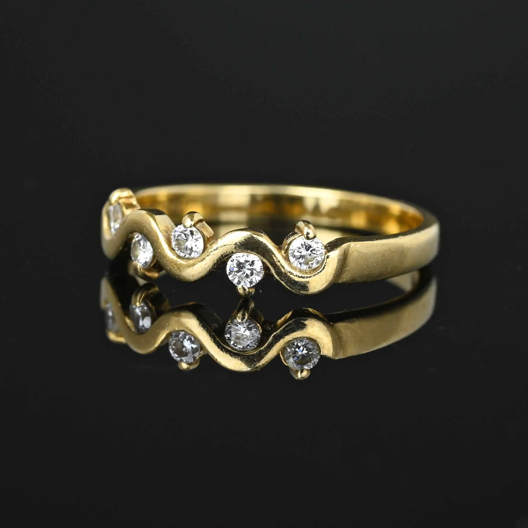 Vintage Zig Zag Diamond Wave Ring in Gold