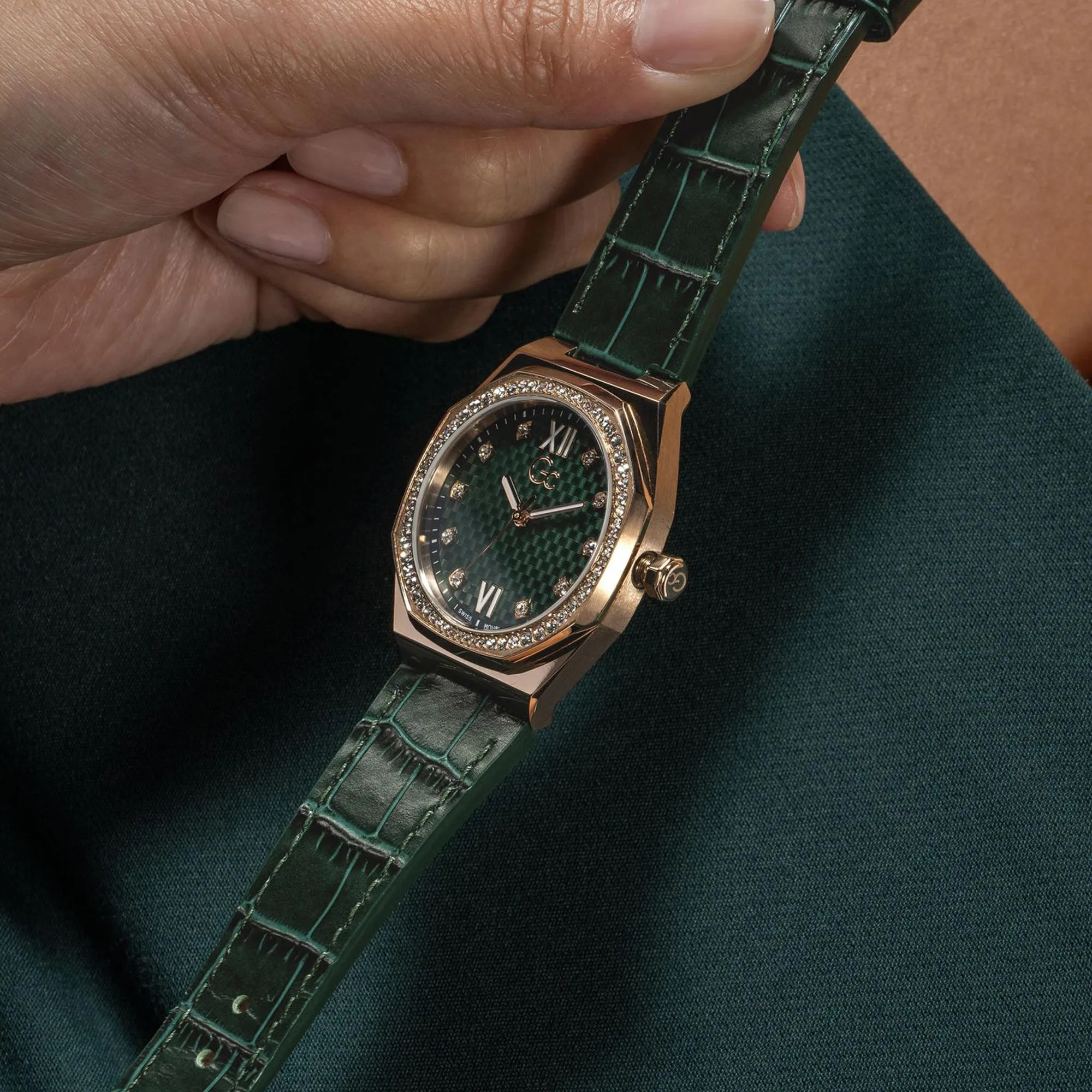 Women's Green Analog Genuine Leather Watch Z25004L9MF